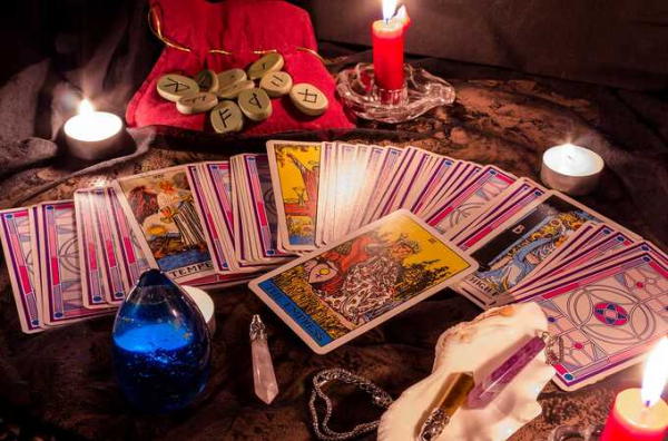 Жительница Москвы требует 1,3 миллиона рублей от экстрасенса за неэффективные магические обряды