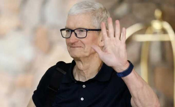 Тим Кук покидает пост генерального директора Apple