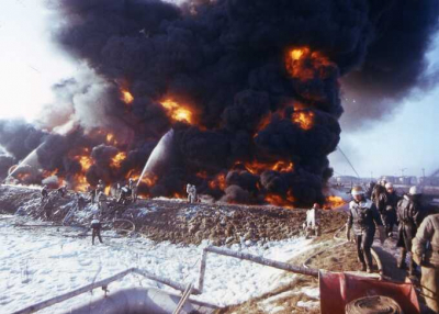 В Тамбовской области после крушения поезда взорвались бензиновые цистерны